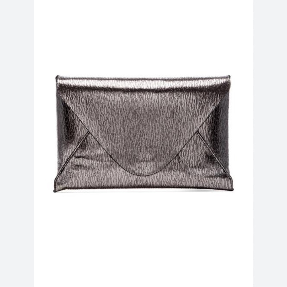 Harlow Signature Envelope Clutch in Silver
BCBGMAXAZRIA